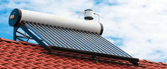Solar power water heating system installed on a roof
