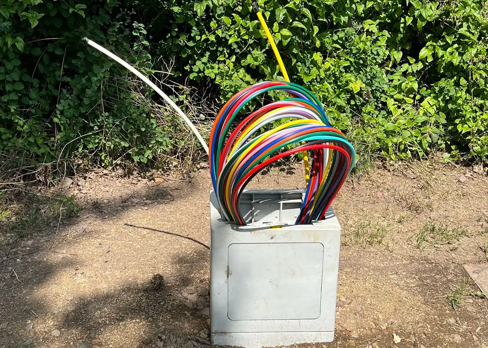 Last-mile fibre installation with multi-core fibre cables in duct chamber for broadband network connectivity.