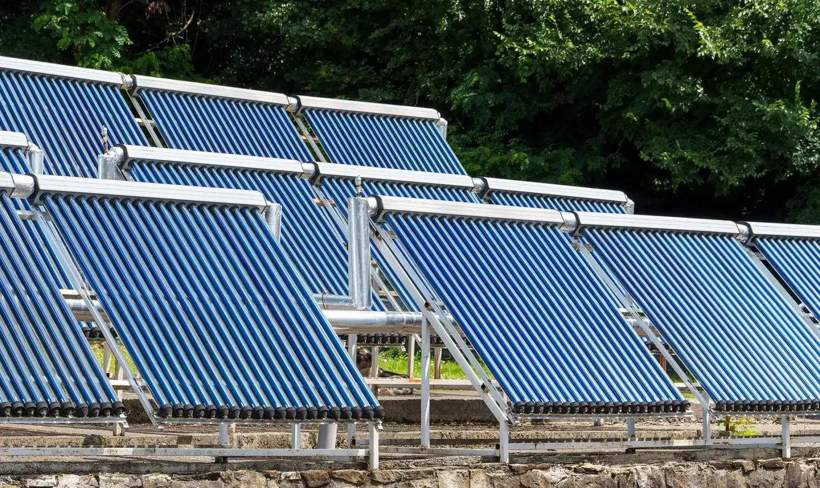 Large-scale evacuated tube solar water heating system for sustainable hot water supply