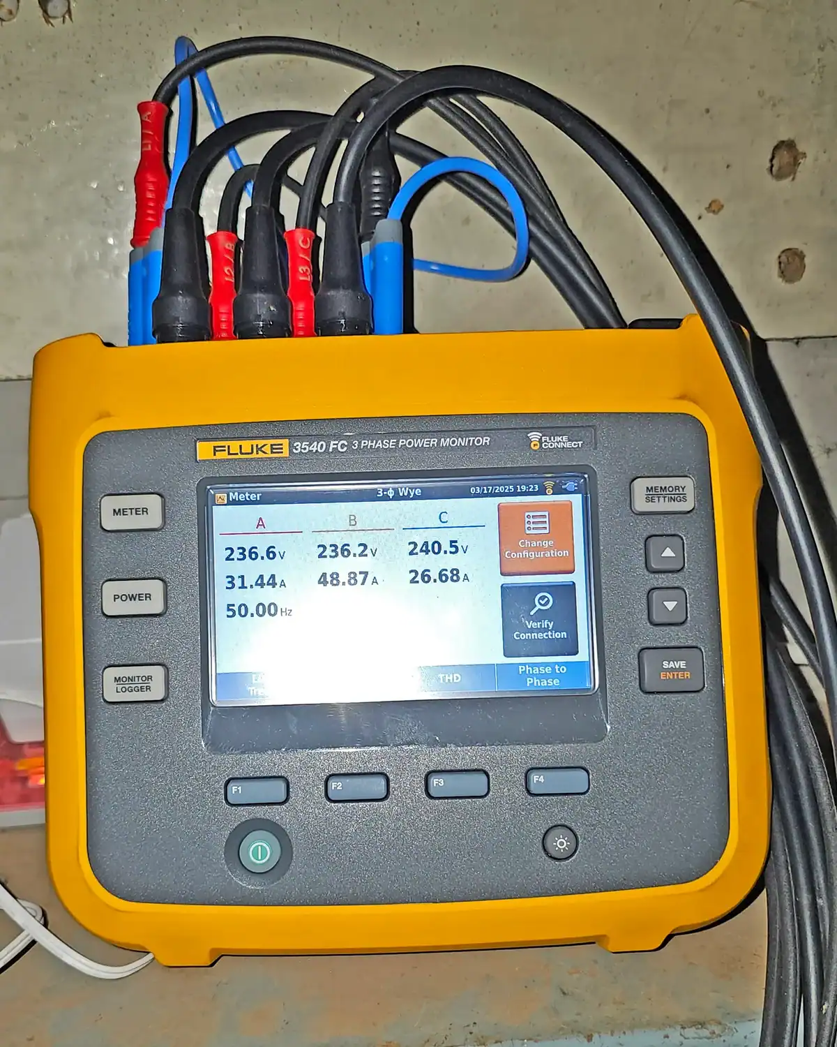 Fluke three-phase power quality analyzer used for electrical monitoring and load analysis